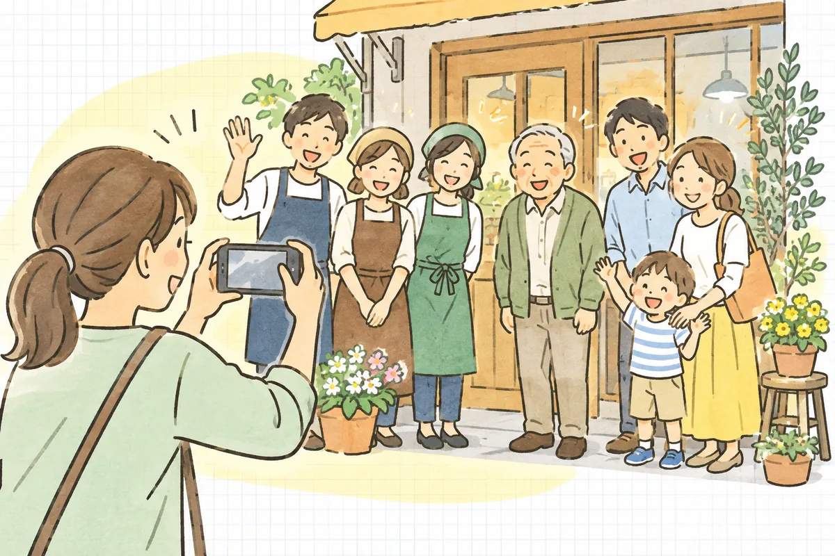 お店の前で、スタッフと常連のお客様たちが並んで笑顔で記念写真を撮っている、あたたかな情景
